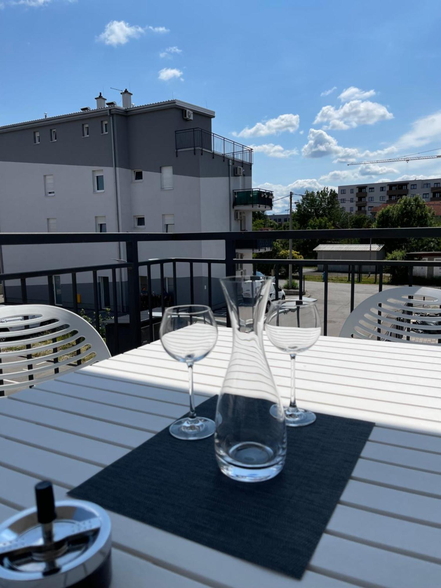 B Arena Apartment