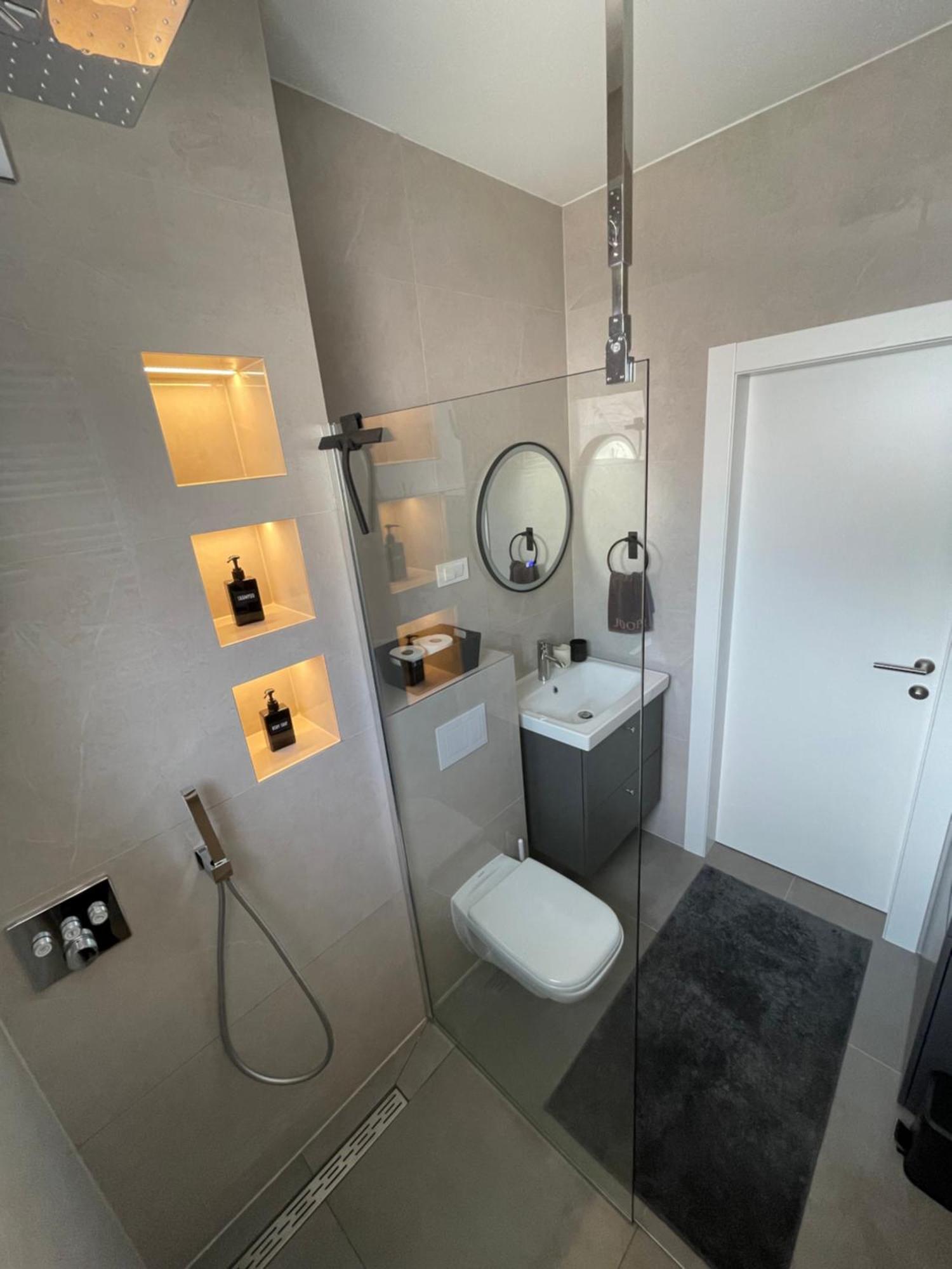 Apartment B Arena *